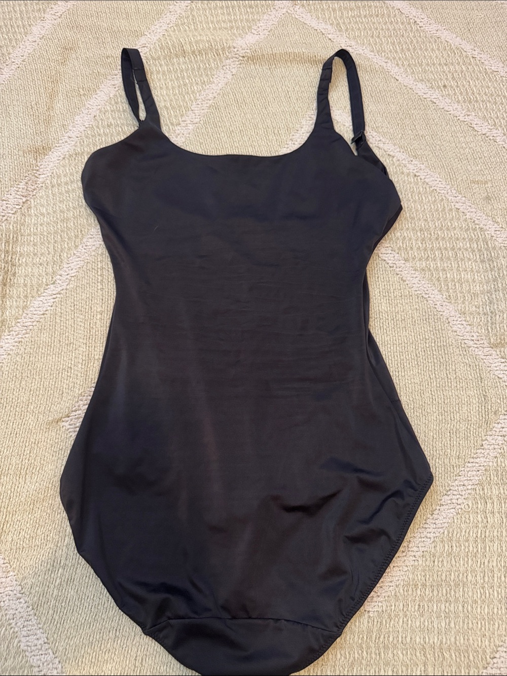 ASSETS by Spanx Red Hot Label Black Shaping Bodysuit 1X Plus Adjustable Straps - Picture 3 of 3